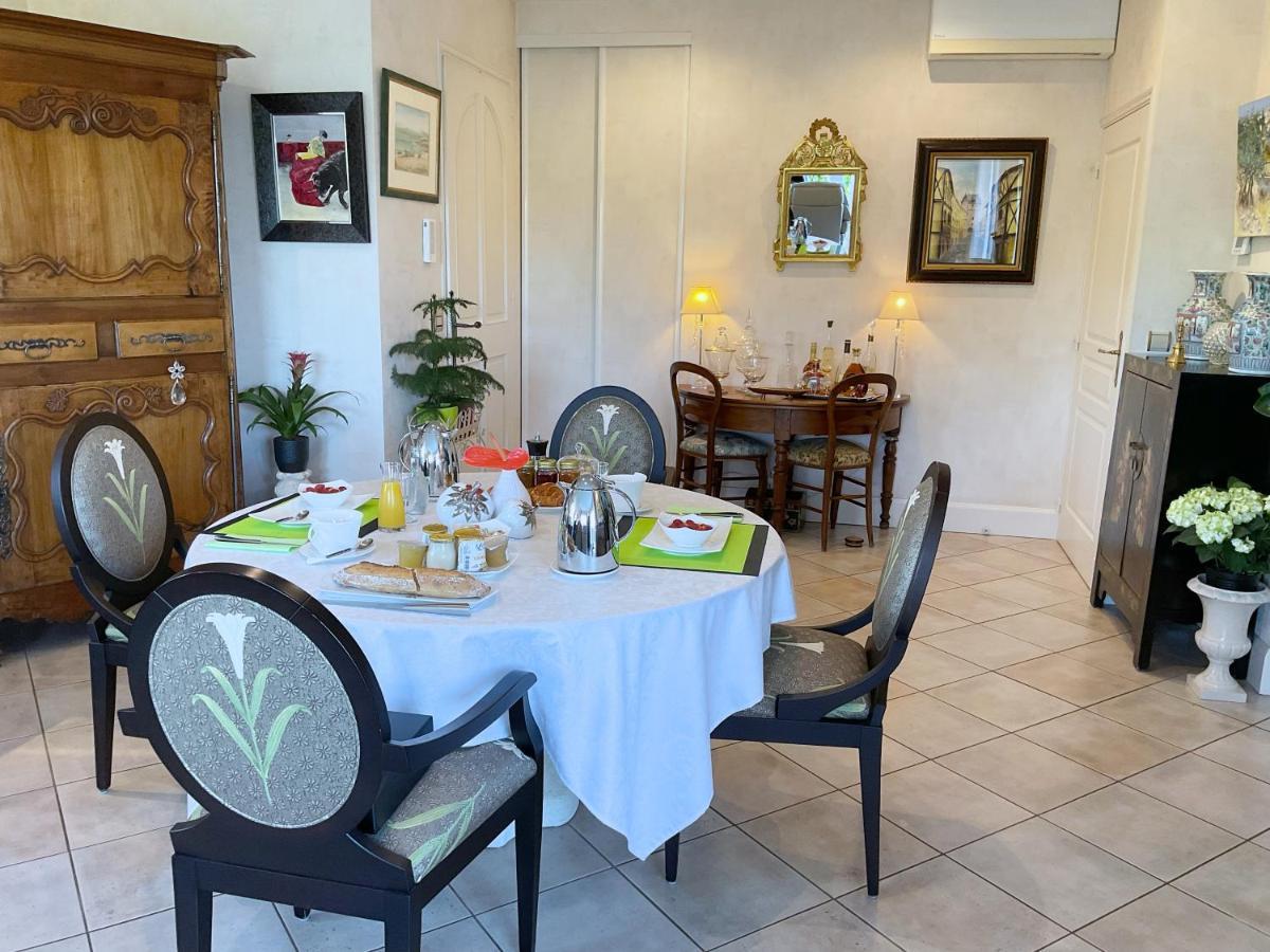 Chambre D'Hotes "Les Volets Bleus" - Villa L'Olivier Cote Mer Vaux-sur-Mer Bagian luar foto