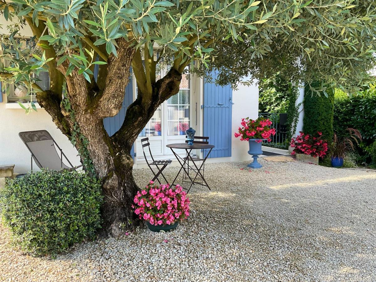 Chambre D'Hotes "Les Volets Bleus" - Villa L'Olivier Cote Mer Vaux-sur-Mer Bagian luar foto