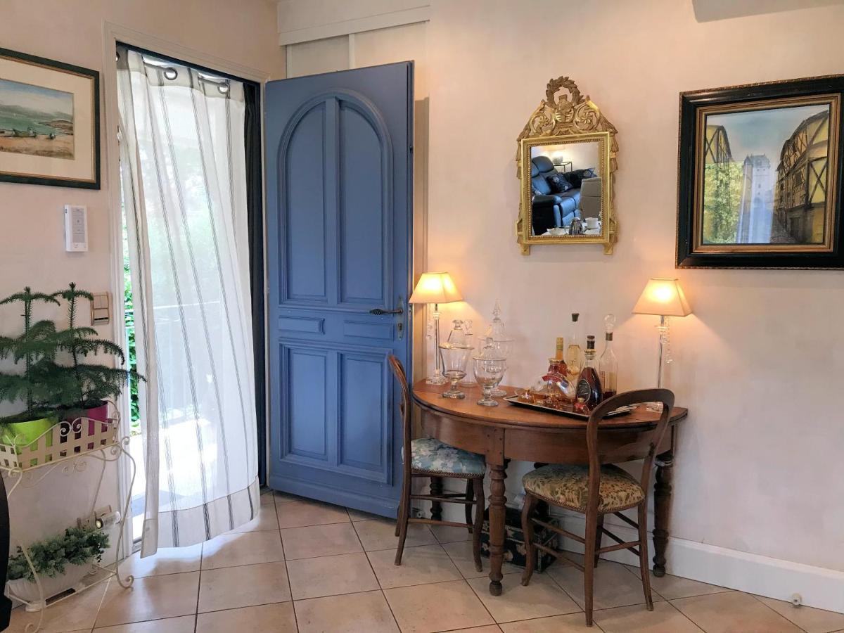 Chambre D'Hotes "Les Volets Bleus" - Villa L'Olivier Cote Mer Vaux-sur-Mer Bagian luar foto